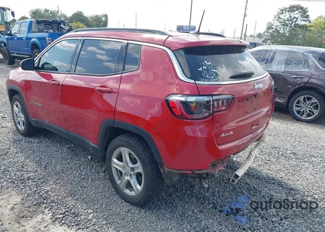 2023 Jeep Compass Latitude 4X4 z USA, uszkodzony, nr VIN 3C4NJDBN9PT540656